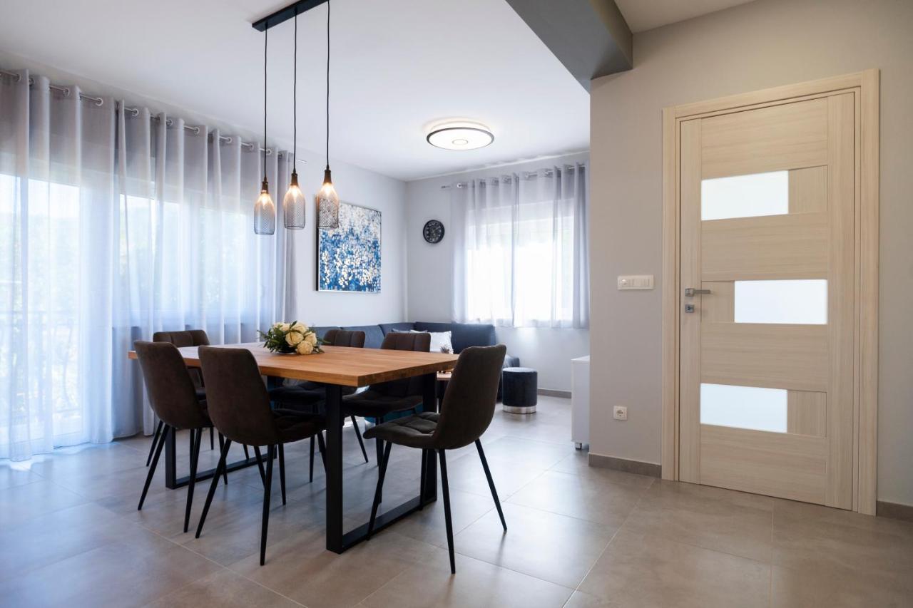 Villa Latica Dicmo ภายนอก รูปภาพ