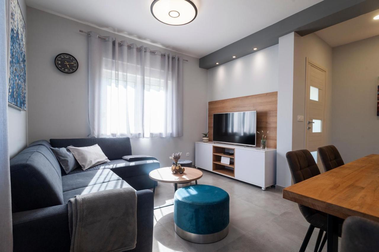 Villa Latica Dicmo ภายนอก รูปภาพ