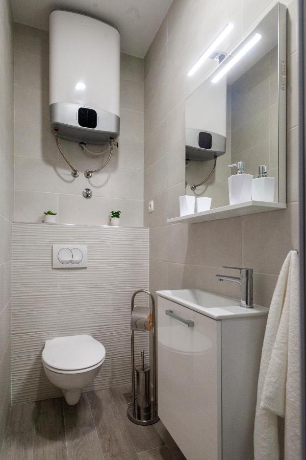 Villa Latica Dicmo ภายนอก รูปภาพ