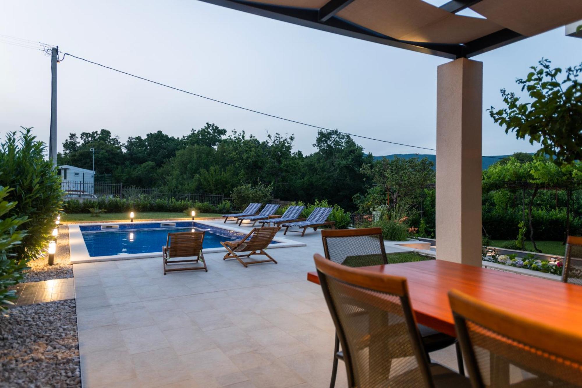 Villa Latica Dicmo ภายนอก รูปภาพ