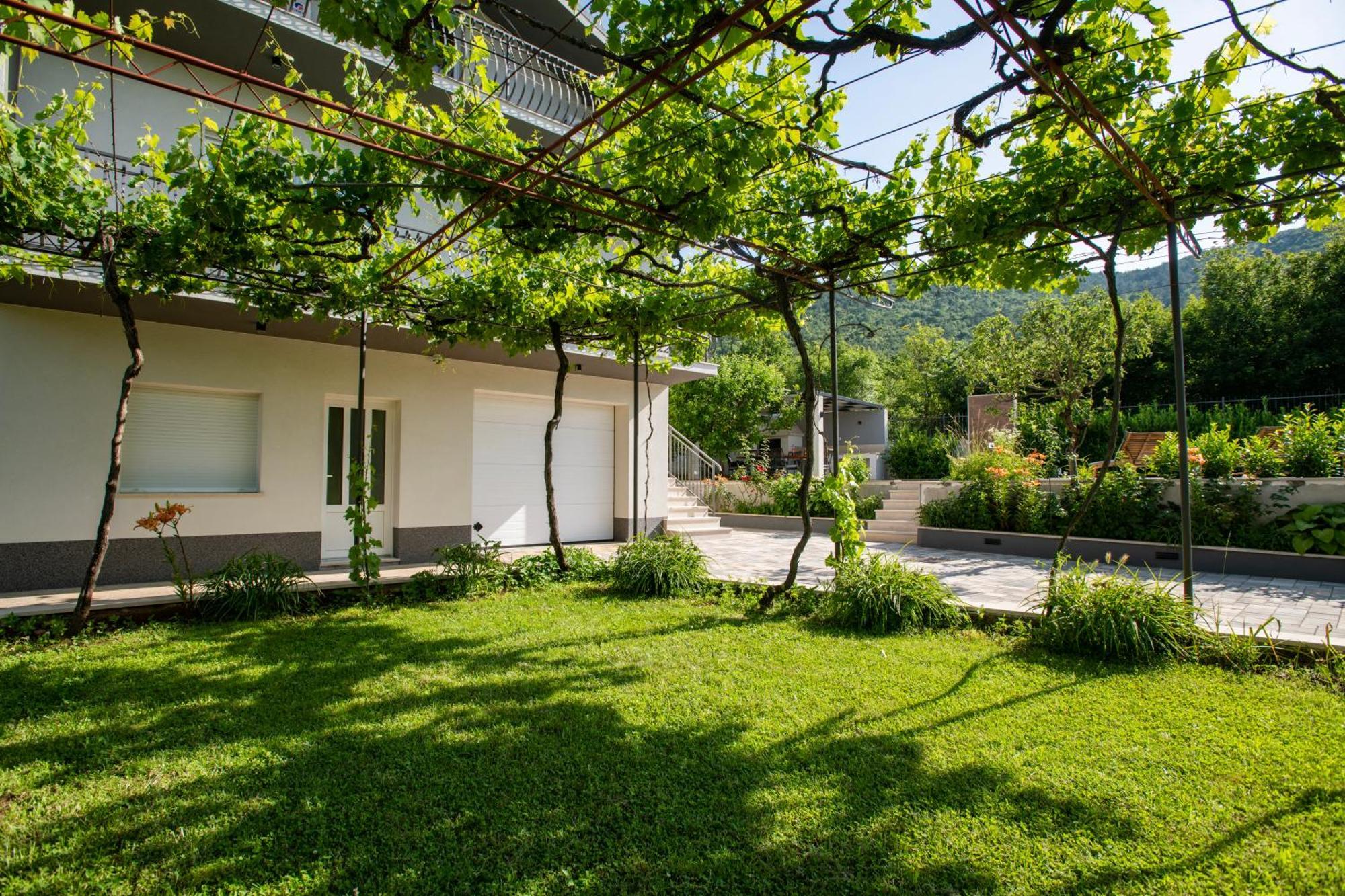 Villa Latica Dicmo ภายนอก รูปภาพ