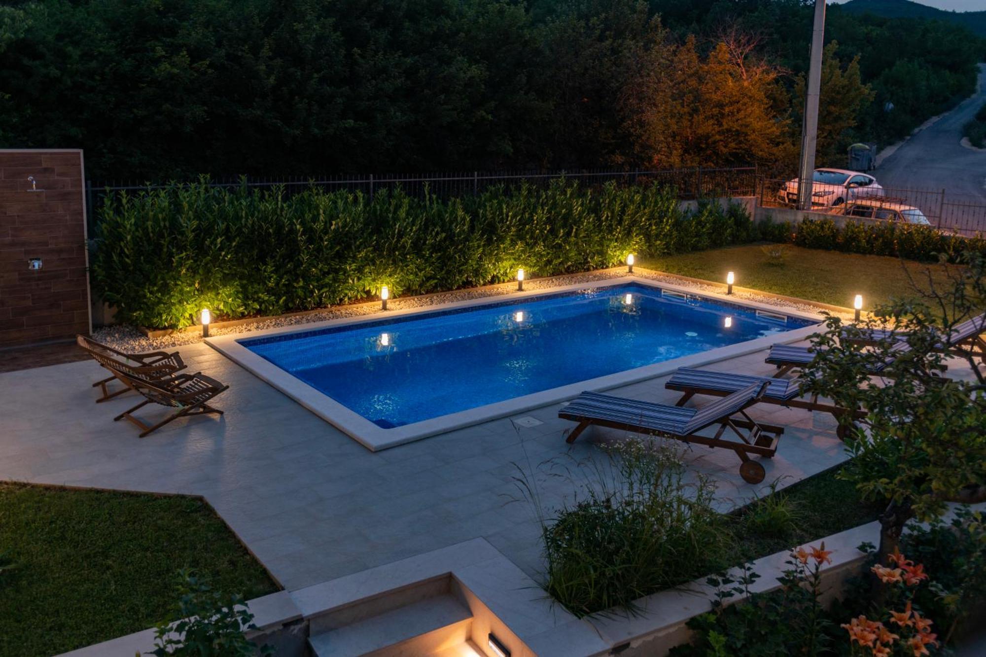Villa Latica Dicmo ภายนอก รูปภาพ