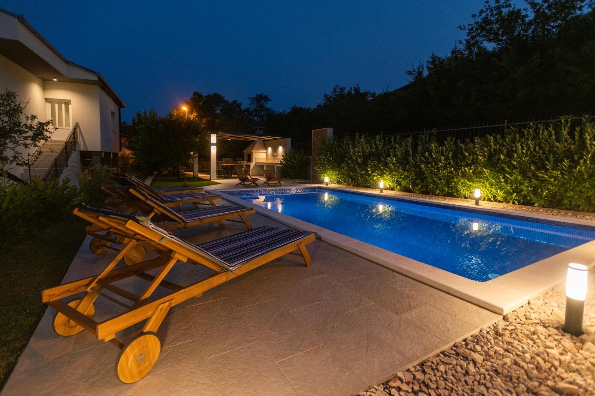Villa Latica Dicmo ภายนอก รูปภาพ