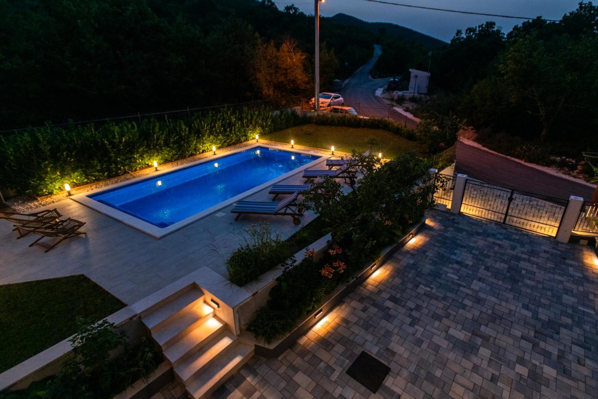 Villa Latica Dicmo ภายนอก รูปภาพ