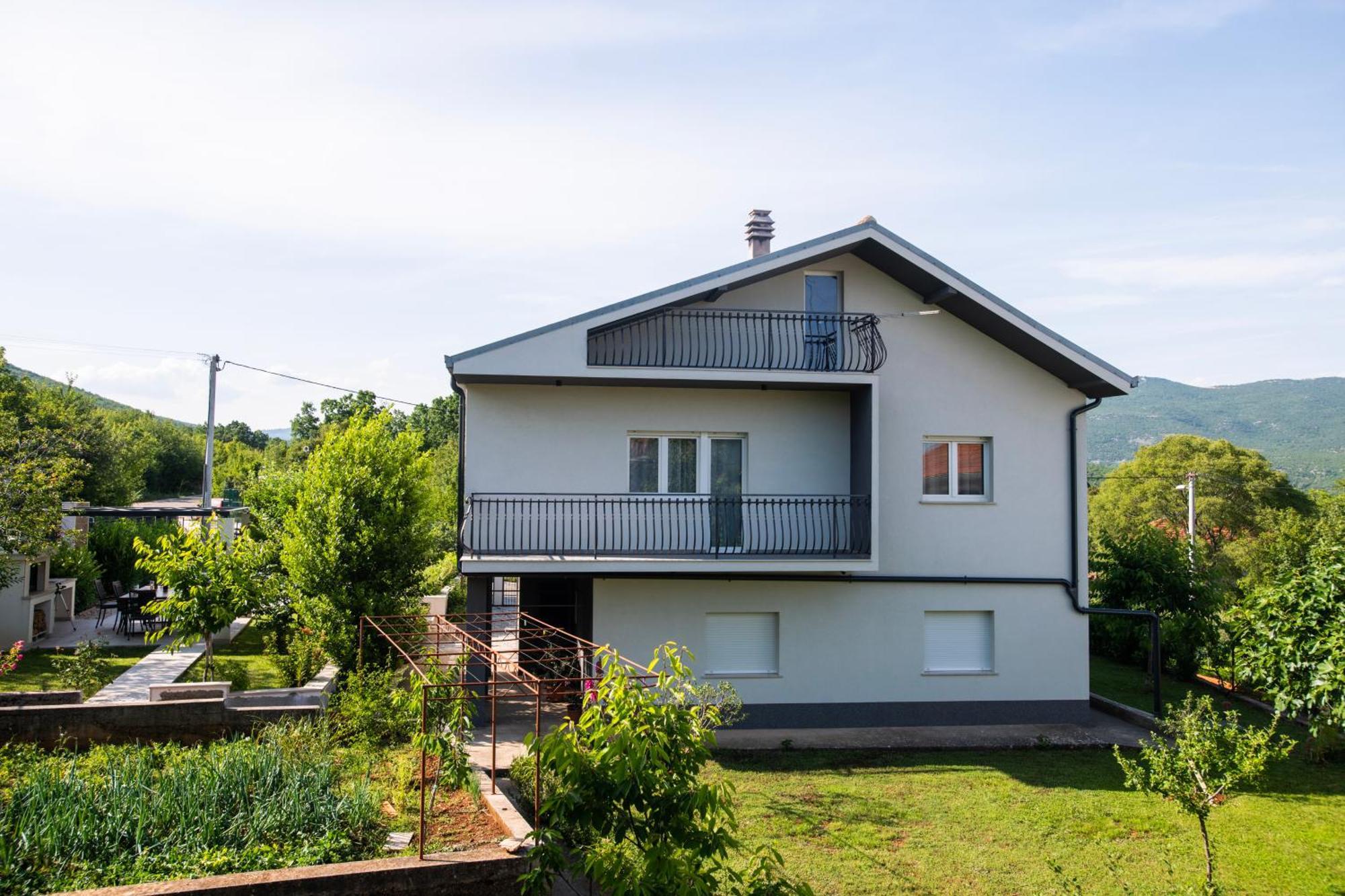 Villa Latica Dicmo ภายนอก รูปภาพ