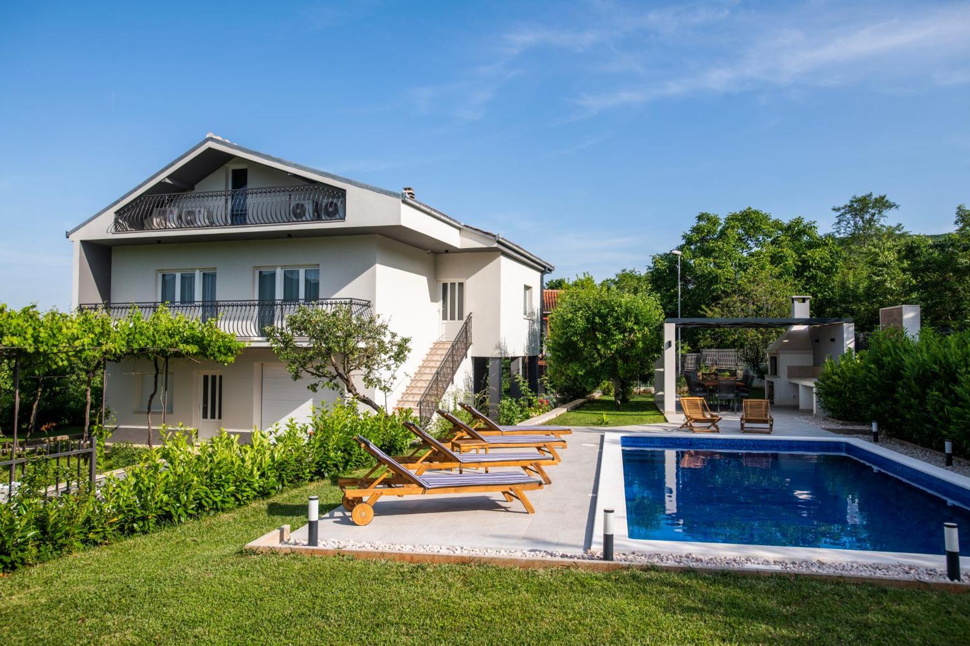 Villa Latica Dicmo ภายนอก รูปภาพ