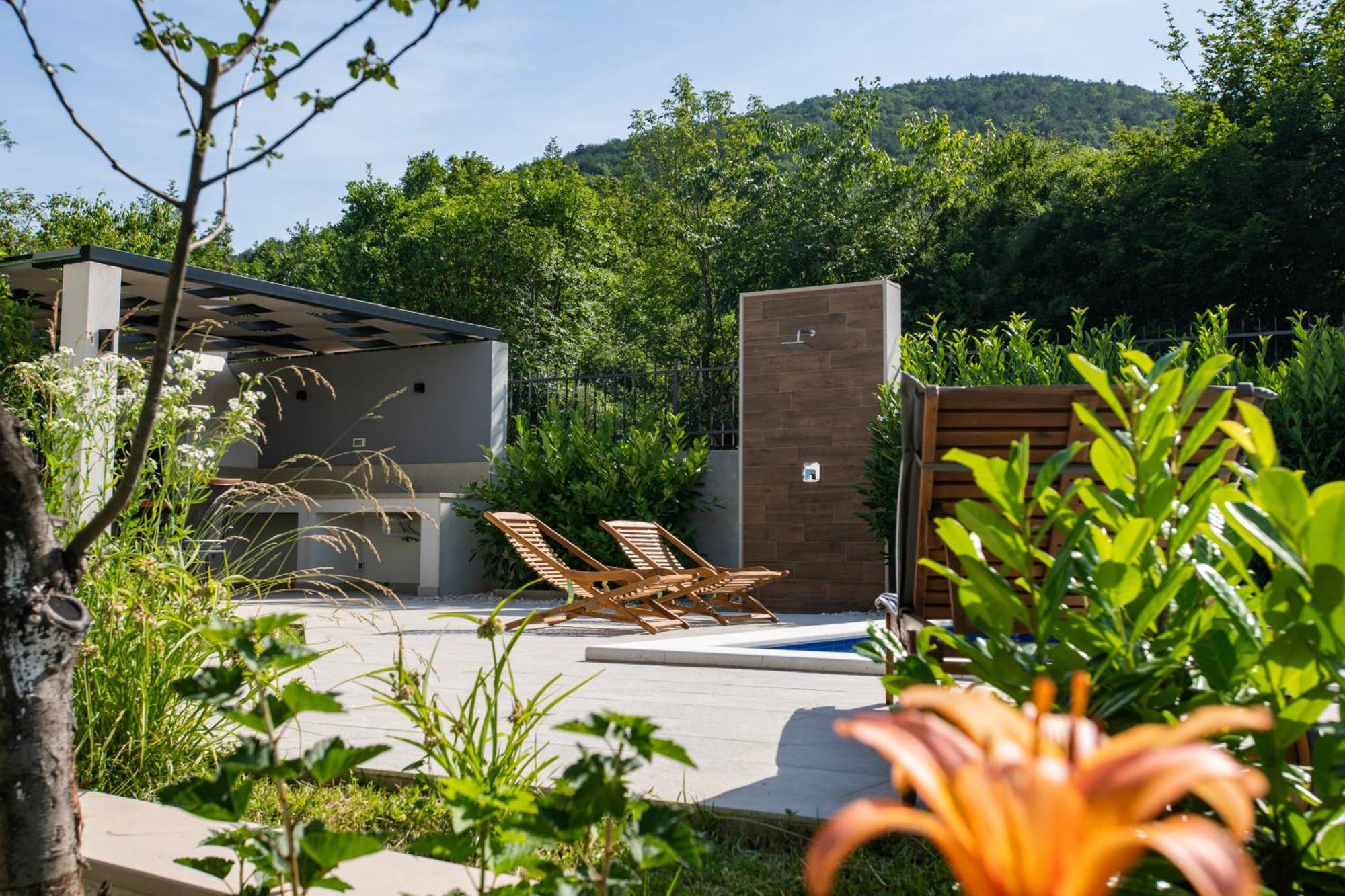 Villa Latica Dicmo ภายนอก รูปภาพ