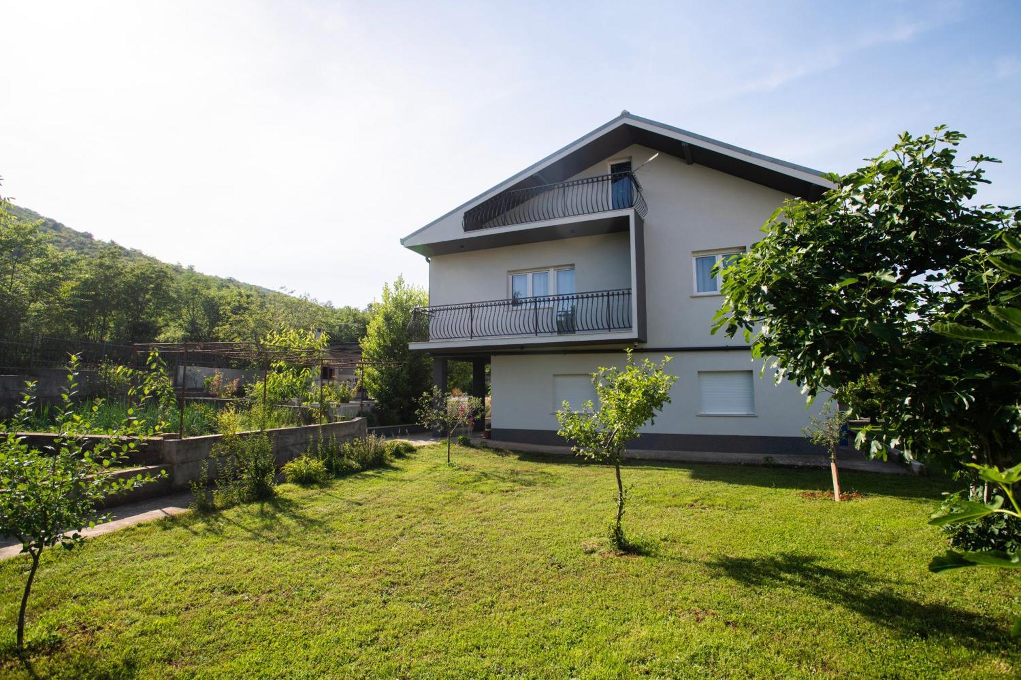 Villa Latica Dicmo ภายนอก รูปภาพ