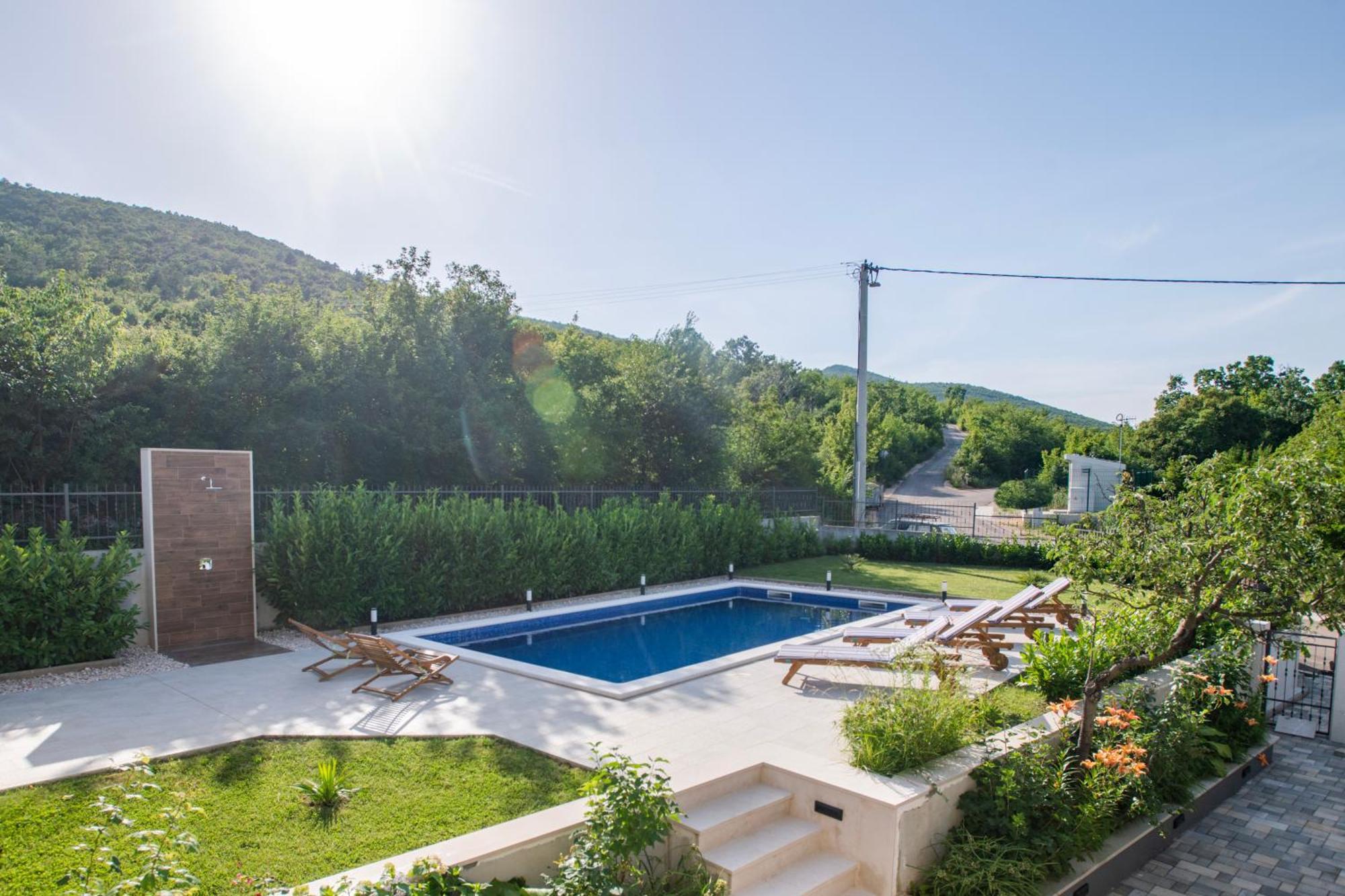 Villa Latica Dicmo ภายนอก รูปภาพ