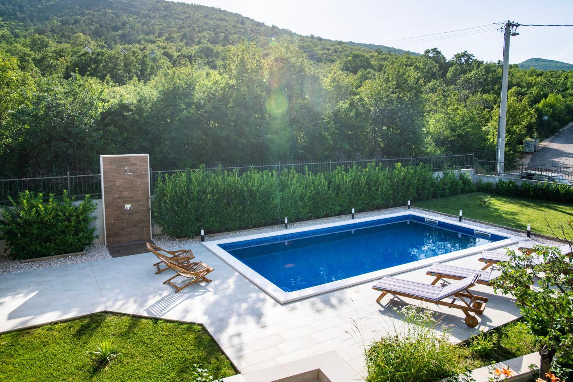 Villa Latica Dicmo ภายนอก รูปภาพ
