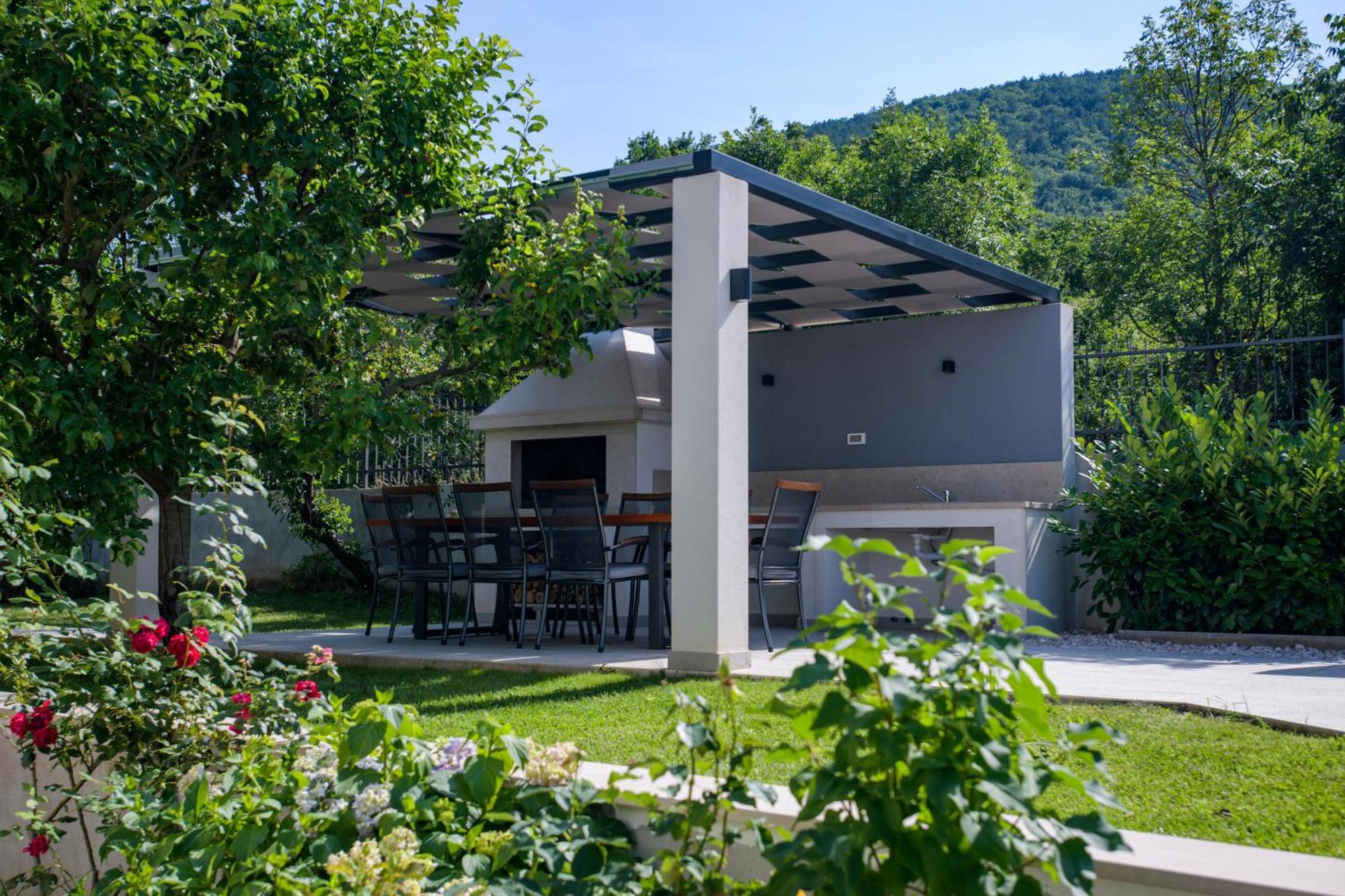Villa Latica Dicmo ภายนอก รูปภาพ