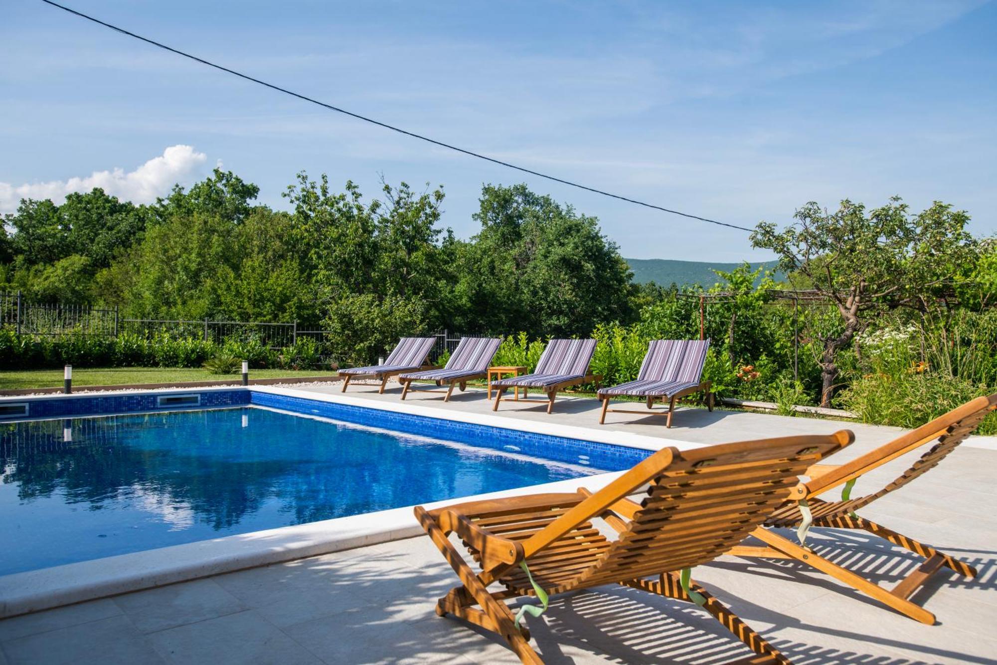 Villa Latica Dicmo ภายนอก รูปภาพ