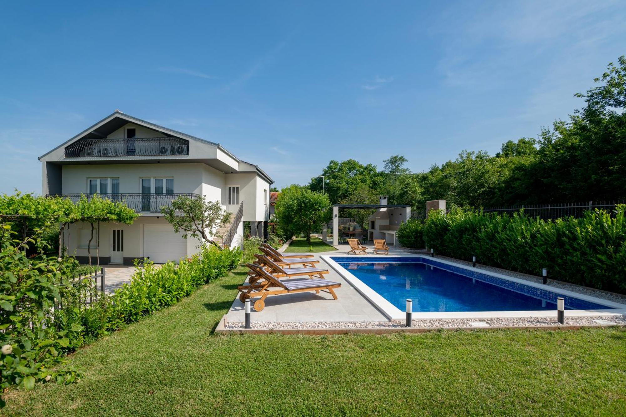 Villa Latica Dicmo ภายนอก รูปภาพ